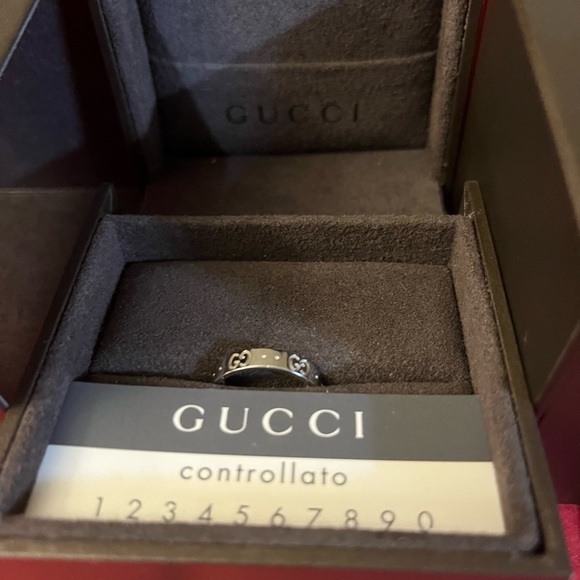 Authentic Gucci ring band  18k. Made  in Italy - Picture 2 of 10